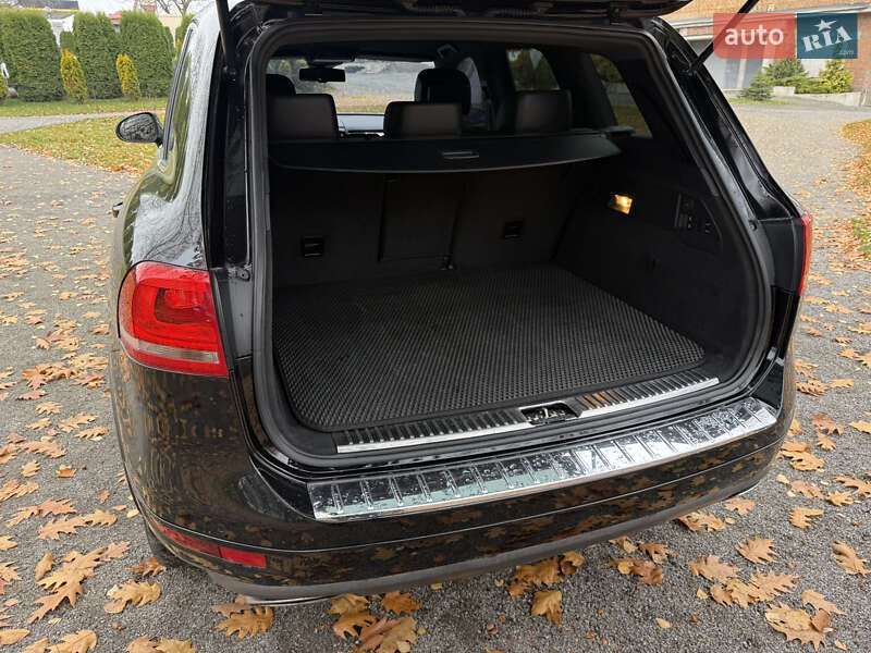 Внедорожник / Кроссовер Volkswagen Touareg 2011 в Хмельницком