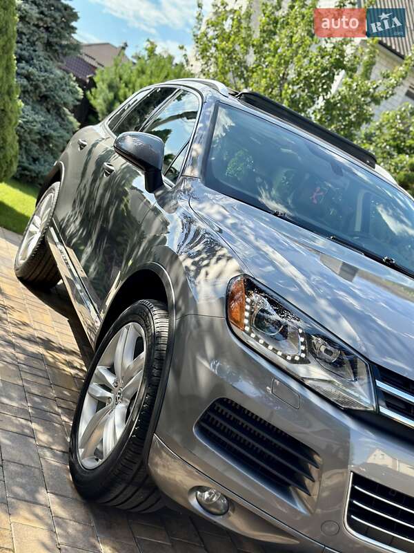 Внедорожник / Кроссовер Volkswagen Touareg 2014 в Виннице