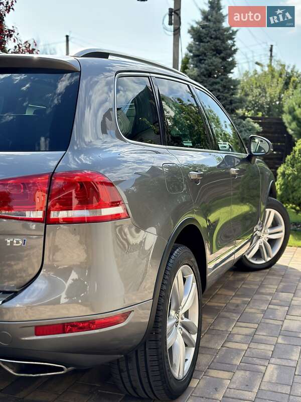 Внедорожник / Кроссовер Volkswagen Touareg 2014 в Виннице