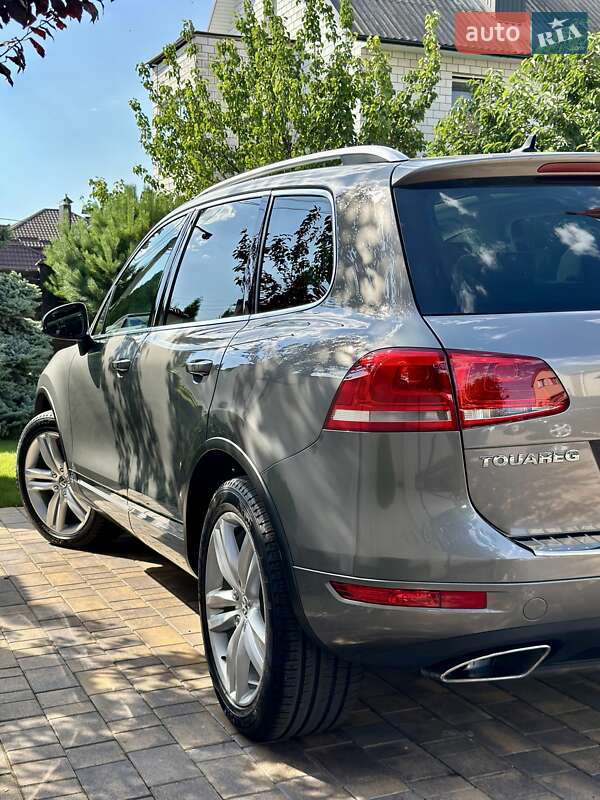 Внедорожник / Кроссовер Volkswagen Touareg 2014 в Виннице