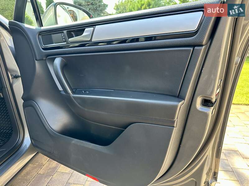 Внедорожник / Кроссовер Volkswagen Touareg 2014 в Виннице