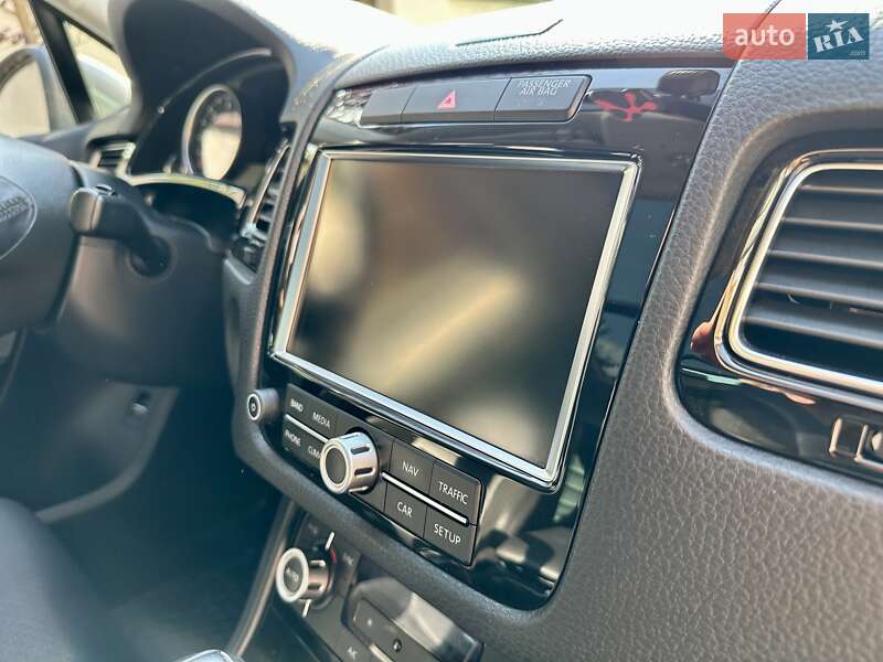 Внедорожник / Кроссовер Volkswagen Touareg 2014 в Виннице