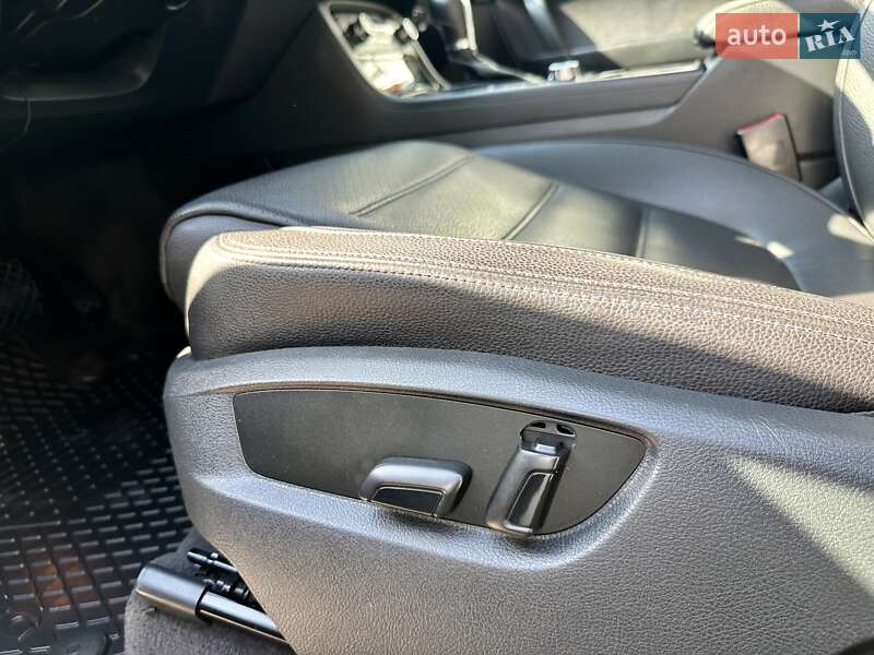 Внедорожник / Кроссовер Volkswagen Touareg 2014 в Виннице