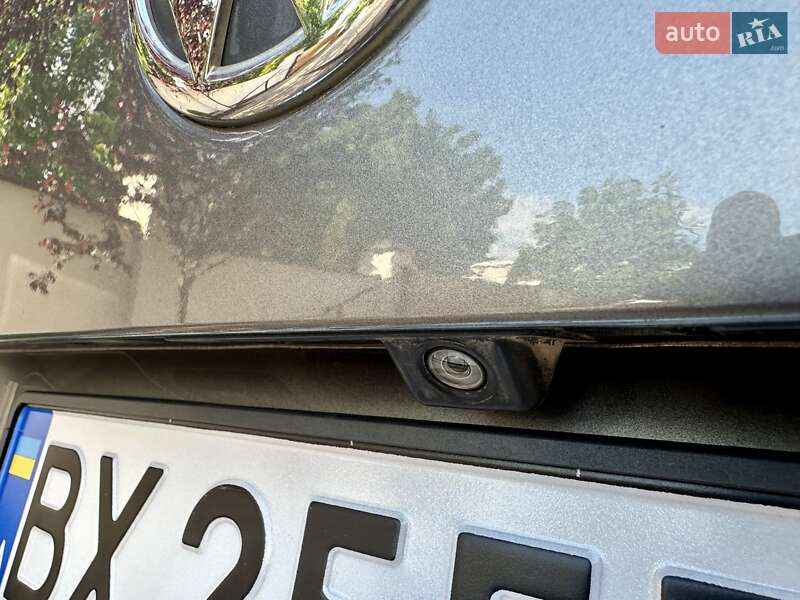 Внедорожник / Кроссовер Volkswagen Touareg 2014 в Виннице