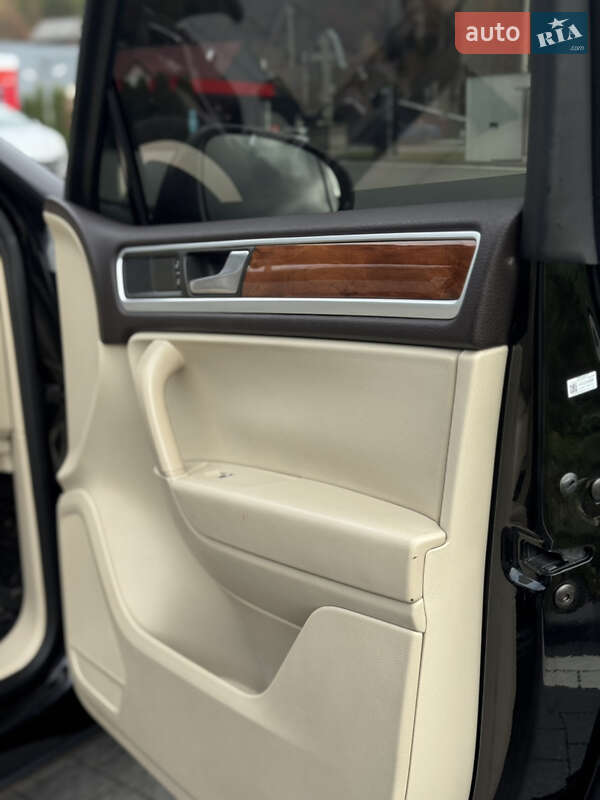 Внедорожник / Кроссовер Volkswagen Touareg 2012 в Межгорье