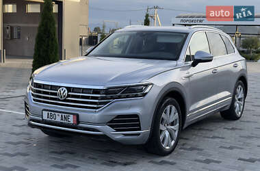 Внедорожник / Кроссовер Volkswagen Touareg 2019 в Хусте