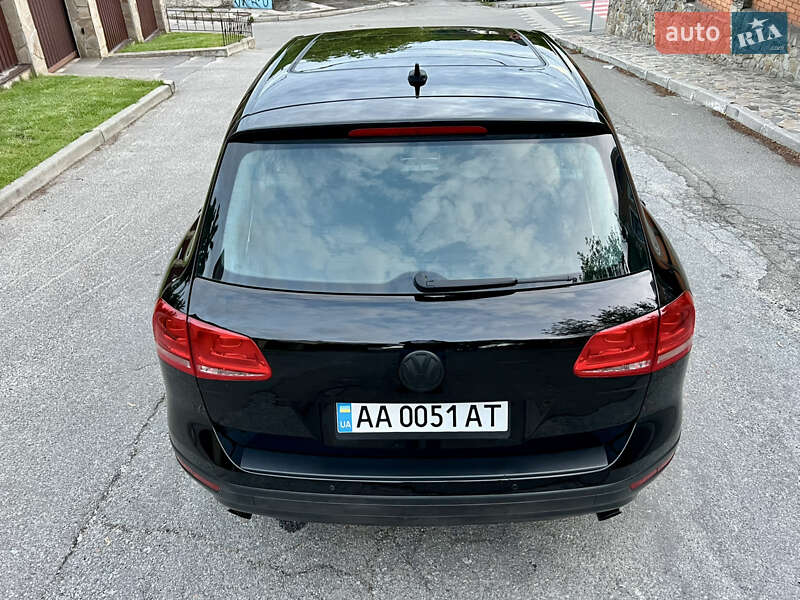 Внедорожник / Кроссовер Volkswagen Touareg 2015 в Киеве