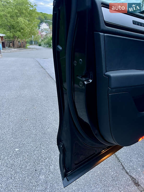 Внедорожник / Кроссовер Volkswagen Touareg 2015 в Киеве