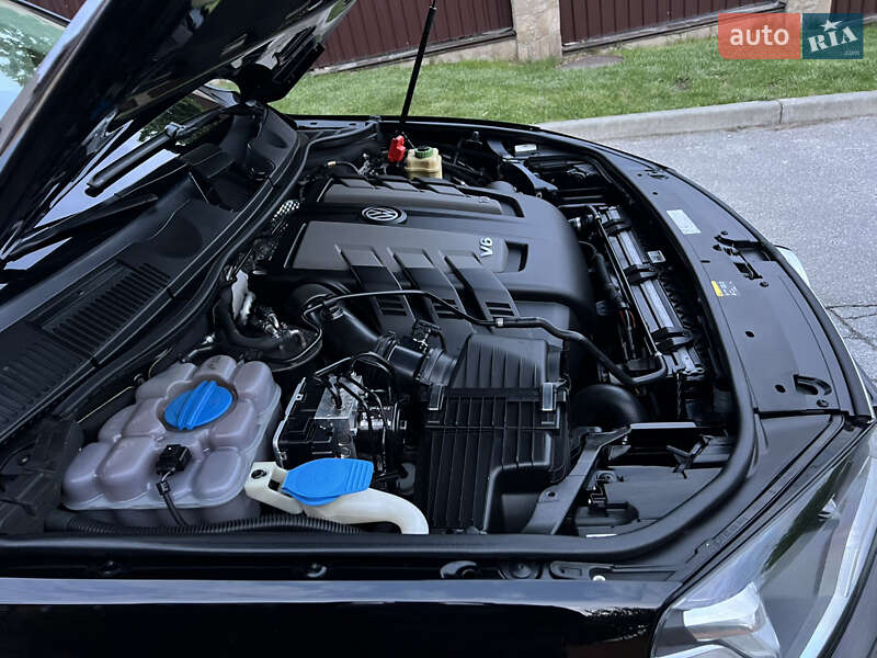 Внедорожник / Кроссовер Volkswagen Touareg 2015 в Киеве