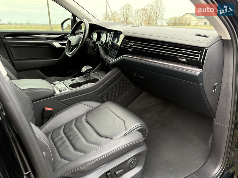 Внедорожник / Кроссовер Volkswagen Touareg 2021 в Луцке