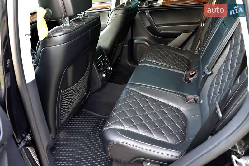 Позашляховик / Кросовер Volkswagen Touareg 2017 в Харкові