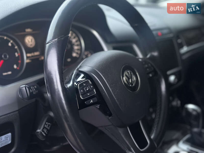 Внедорожник / Кроссовер Volkswagen Touareg 2015 в Виннице