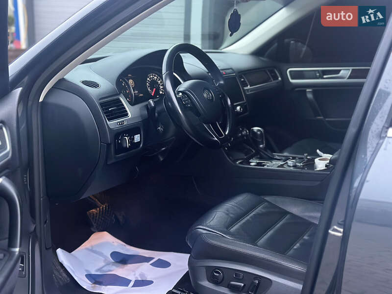 Внедорожник / Кроссовер Volkswagen Touareg 2015 в Виннице