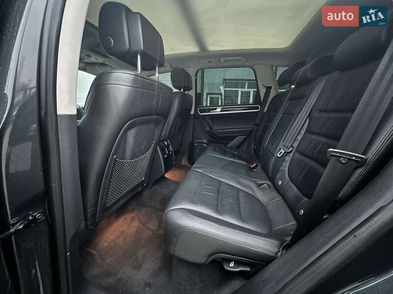 Внедорожник / Кроссовер Volkswagen Touareg 2015 в Виннице