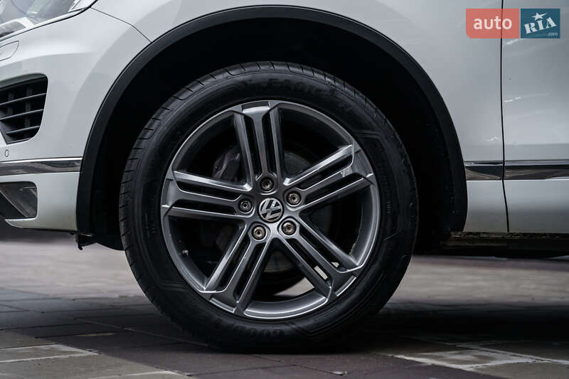 Позашляховик / Кросовер Volkswagen Touareg 2016 в Києві фото 11 Позашляховик / Кросовер Volkswagen Touareg 2016 в Києві