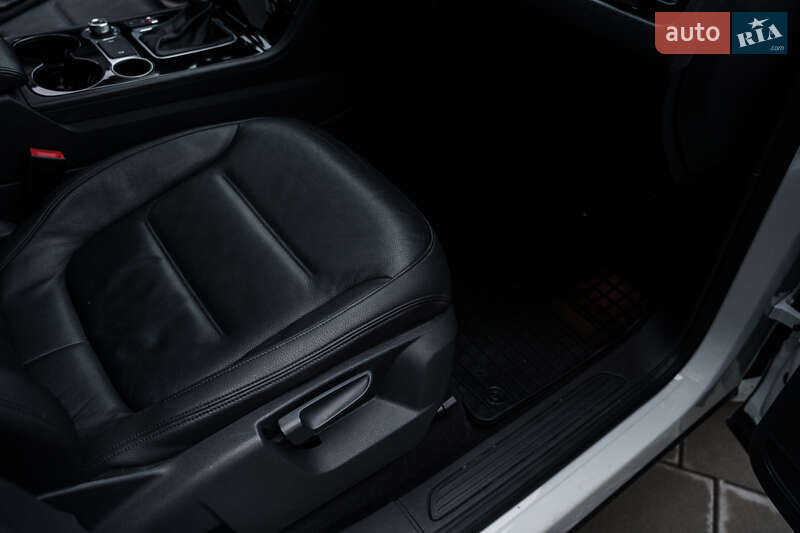 Позашляховик / Кросовер Volkswagen Touareg 2016 в Києві фото 25 Позашляховик / Кросовер Volkswagen Touareg 2016 в Києві