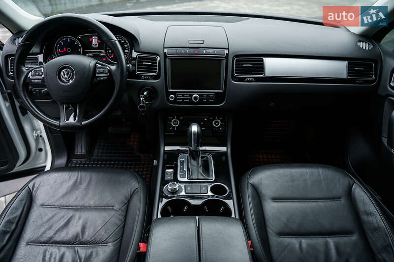 Позашляховик / Кросовер Volkswagen Touareg 2016 в Києві фото 16 Позашляховик / Кросовер Volkswagen Touareg 2016 в Києві