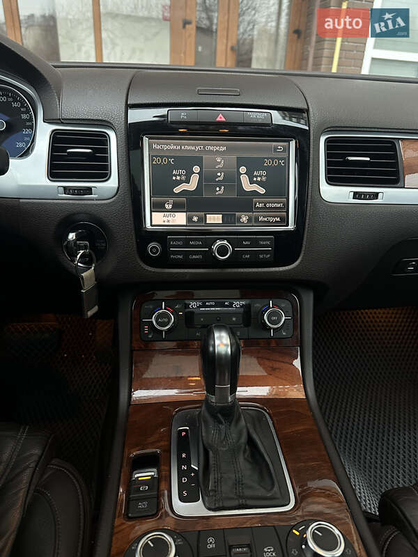 Внедорожник / Кроссовер Volkswagen Touareg 2010 в Хмельницком