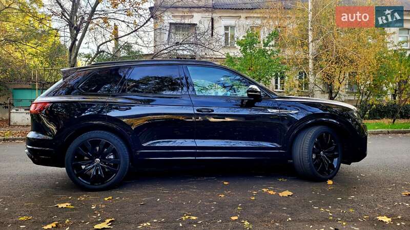 Внедорожник / Кроссовер Volkswagen Touareg 2020 в Николаеве