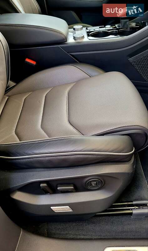 Внедорожник / Кроссовер Volkswagen Touareg 2020 в Николаеве