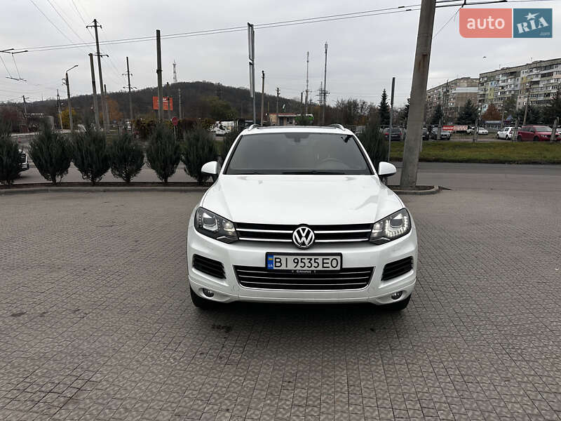 Позашляховик / Кросовер Volkswagen Touareg 2014 в Полтаві