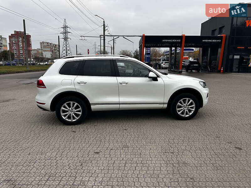 Позашляховик / Кросовер Volkswagen Touareg 2014 в Полтаві