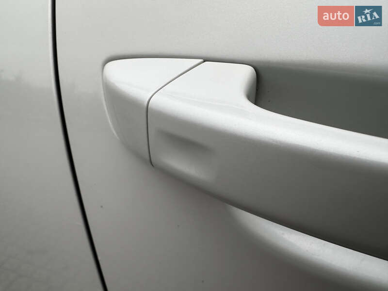 Позашляховик / Кросовер Volkswagen Touareg 2014 в Полтаві