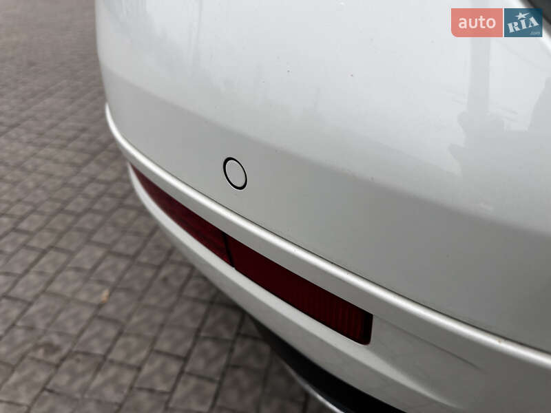 Позашляховик / Кросовер Volkswagen Touareg 2014 в Полтаві