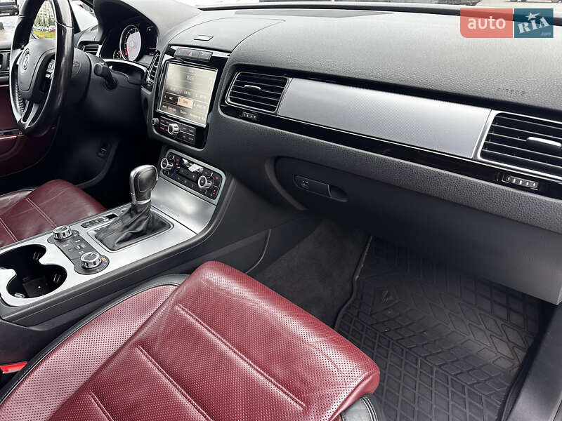 Позашляховик / Кросовер Volkswagen Touareg 2014 в Полтаві