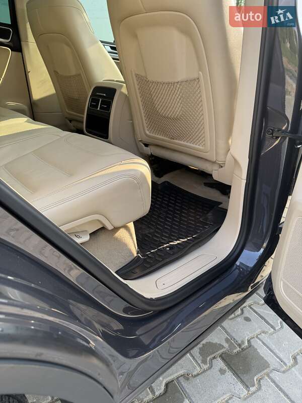 Позашляховик / Кросовер Volkswagen Touareg 2012 в Врадіївці