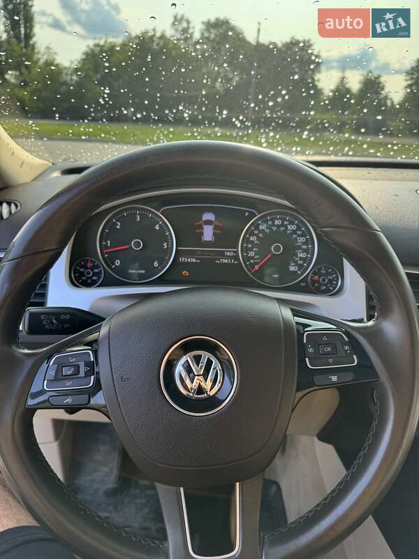 Позашляховик / Кросовер Volkswagen Touareg 2012 в Врадіївці