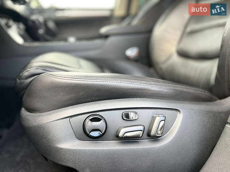 Внедорожник / Кроссовер Volkswagen Touareg 2015 в Владимире фото 34 Внедорожник / Кроссовер Volkswagen Touareg 2015 в Владимире