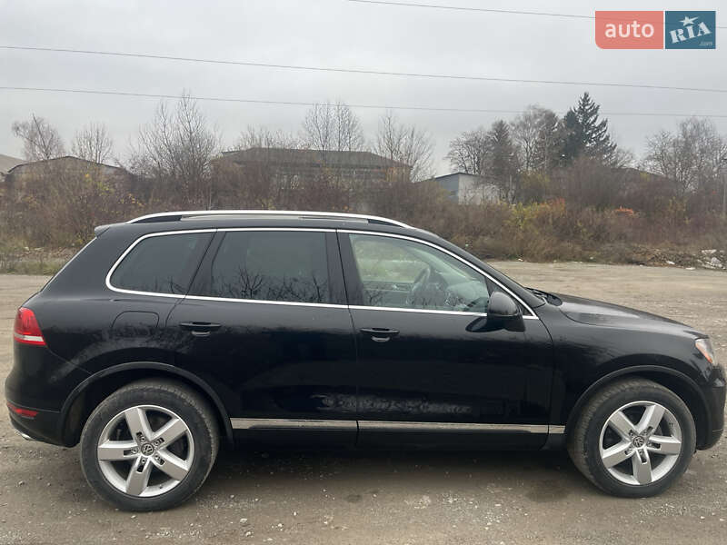Внедорожник / Кроссовер Volkswagen Touareg 2011 в Каменец-Подольском