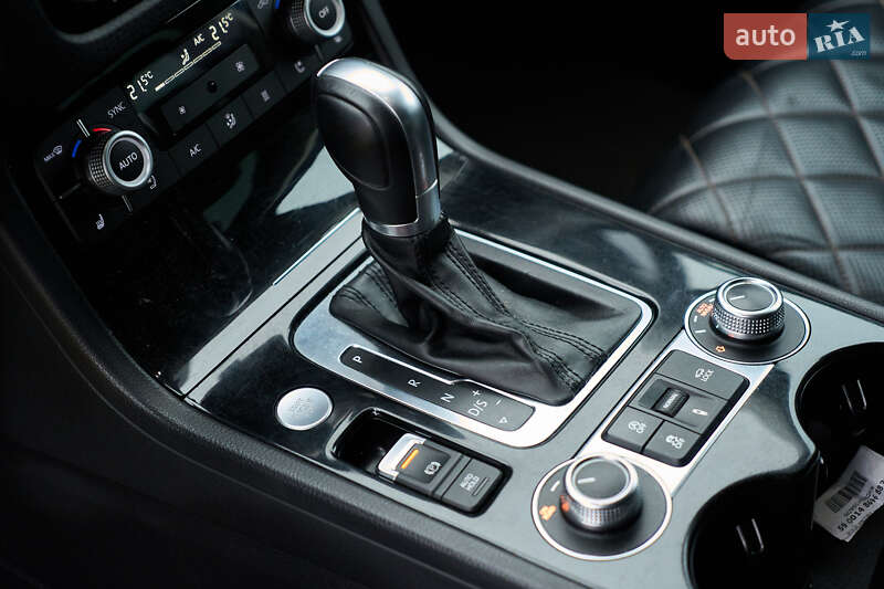 Внедорожник / Кроссовер Volkswagen Touareg 2017 в Бердичеве