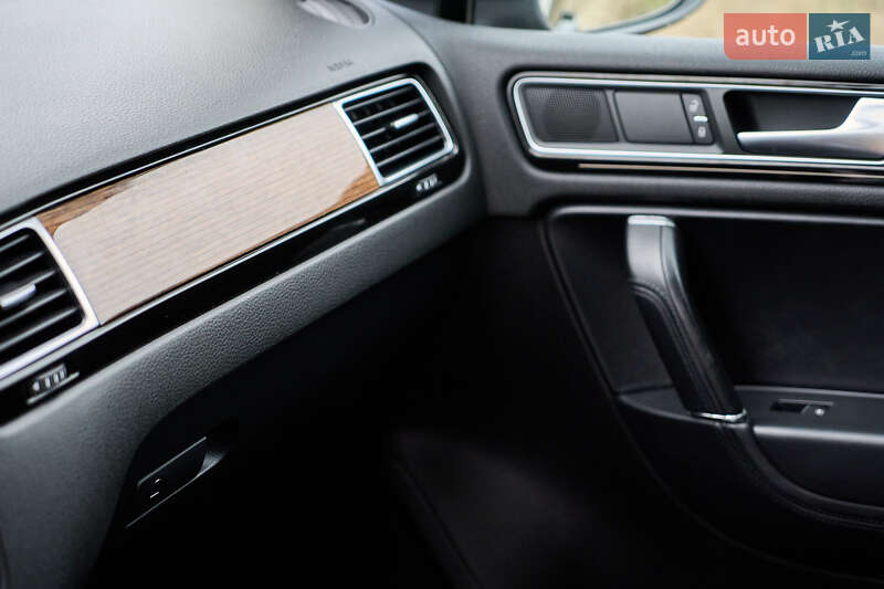 Внедорожник / Кроссовер Volkswagen Touareg 2017 в Бердичеве