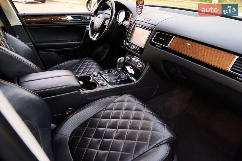 Внедорожник / Кроссовер Volkswagen Touareg 2017 в Бердичеве