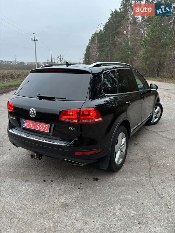 Позашляховик / Кросовер Volkswagen Touareg 2011 в Полтаві