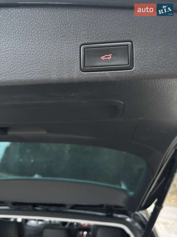 Позашляховик / Кросовер Volkswagen Touareg 2011 в Полтаві