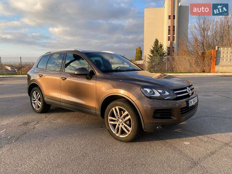 Позашляховик / Кросовер Volkswagen Touareg 2012 в Харкові