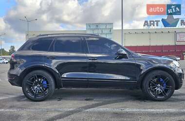 Позашляховик / Кросовер Volkswagen Touareg 2014 в Києві