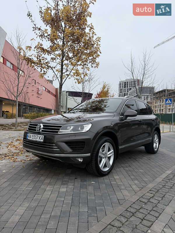 Позашляховик / Кросовер Volkswagen Touareg 2016 в Києві