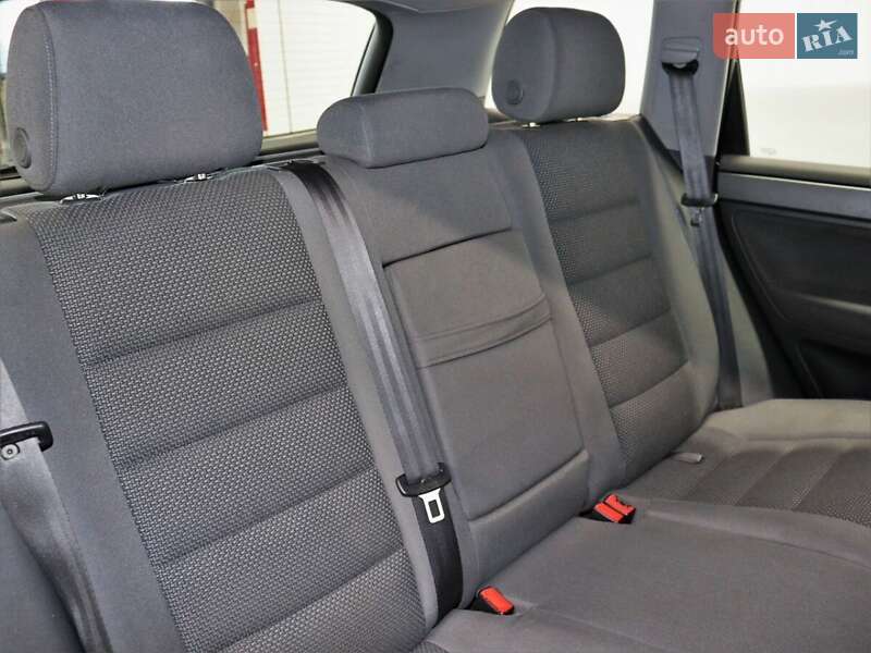 Позашляховик / Кросовер Volkswagen Touareg 2008 в Рівному