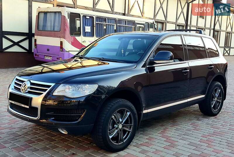 Позашляховик / Кросовер Volkswagen Touareg 2008 в Рівному