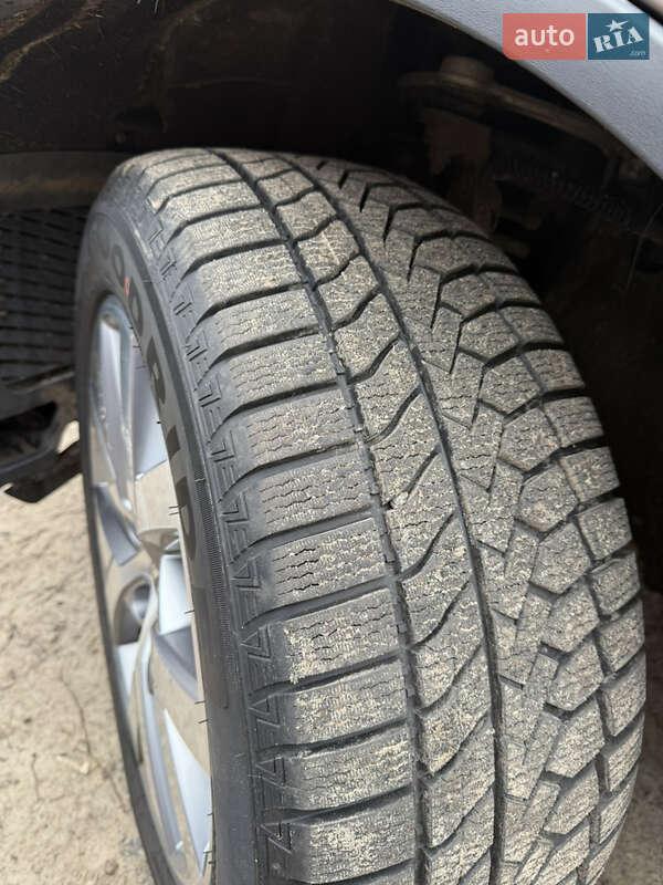 Позашляховик / Кросовер Volkswagen Touareg 2012 в Сновську