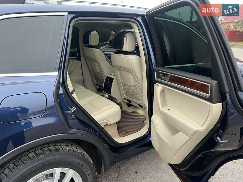 Внедорожник / Кроссовер Volkswagen Touareg 2012 в Белой Церкви