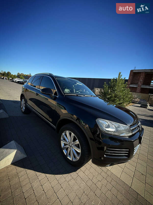 Позашляховик / Кросовер Volkswagen Touareg 2013 в Хмельницькому