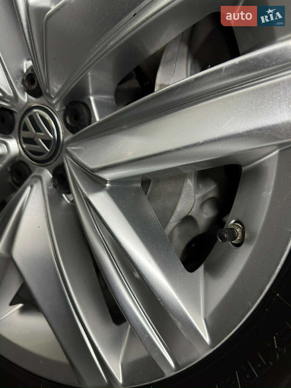 Позашляховик / Кросовер Volkswagen Touareg 2019 в Козятині