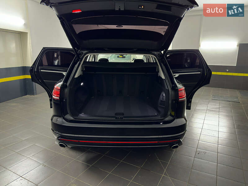 Позашляховик / Кросовер Volkswagen Touareg 2019 в Козятині