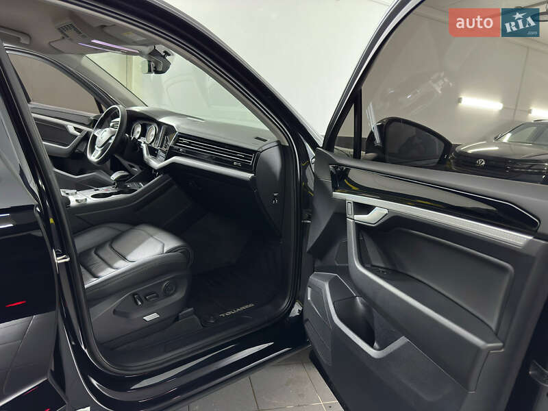 Позашляховик / Кросовер Volkswagen Touareg 2019 в Козятині