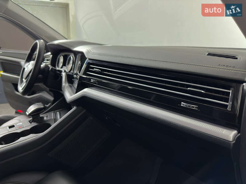Позашляховик / Кросовер Volkswagen Touareg 2019 в Козятині